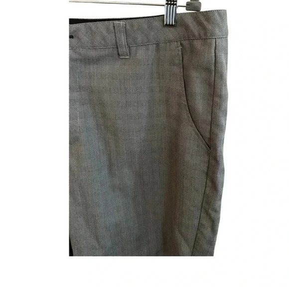 Travis Mathew Gray Plaid Golf Shorts Size 36 - Picture 2 of 6